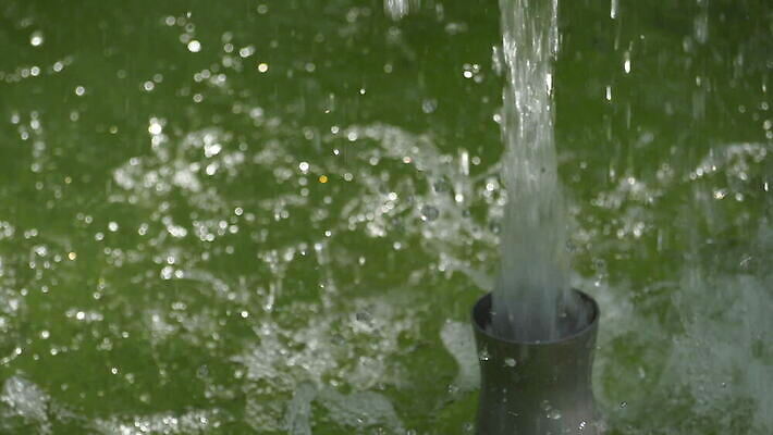 백그라운드 모션 자연 표면 사람없음 야외 장식 물 빛 봄 거품 젖음 흐름 추위 물방울 신선 도시 투명 액체 개울 수면 붓기 떨어짐 분수 분무기 제트기 느림 잔물결 스플래쉬 MOV 해외동영상 슬로모션 클립영상 자연요소 계절 물결 컨셉 비행기 촬영기법 강 생태계 동영상 파일형식