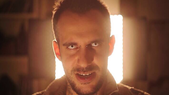 여자 얼굴 여행 백그라운드 오렌지 자연 하늘 불 휴가 미술 한명 사람 소년 빨간색 초록색 물 빛 검은색 어둠 할로윈 죽음 표현 닫기 유령 야간 위험 신비 무서움 악마 공상 흡혈귀 나쁜 고딕 몬스터 악몽 지옥 호러 오싹 4K MP4 해외동영상 클립영상 자연요소 1 남자 감정 어린이 컬러 컨셉 과일 모션 문화예술 신체부위 생태계 공포 동영상 파일형식