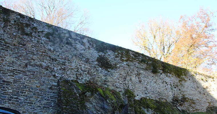 구름 벽 하늘 유물 벽돌 사람없음 건물 초록색 파란색 갈색 탑 바위 성 역사 대문 4K MOV 해외동영상 클립영상 자연요소 전통 건축물 컬러 문 돌_바위 동영상 파일형식
