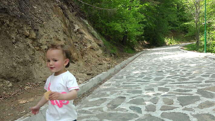 백인 1 여자 딸 얼굴 어린이 사람 머리 외침 분노 울음 무서움 눈물 걸음마 4K HD MOV 해외동영상 클립영상 서양인 감정 가족 모션 표정 신체부위 소리 동영상 파일형식