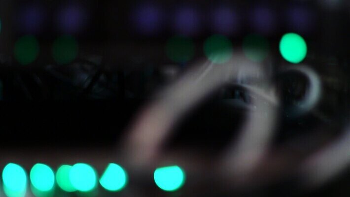 디자인 산업 과학 인터넷 통신 부분 기술 사람없음 빛 컴퓨터 자료 어둠 장비 정보 그물 네트워크 플러그 코드 전기에너지 연결 접속 속도 전자 철사 섬유 스위치 랜 서버 신발장 하드웨어 네트워킹 MOV 해외동영상 클립영상 전자제품 에너지 직물 동영상 파일형식