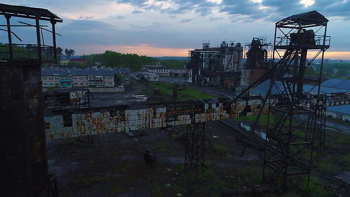 식물 산업 농업 비즈니스 공장 하늘 안테나 사람없음 경제 농장 금속 장비 컨테이너 엘리베이터 고장 버리기 러시아 보리 수납 드론 사일로 옛날 위기 공급 4K MOV 해외동영상 클립영상 유럽 통신 공업 모션 재질 곡류 동영상 파일형식