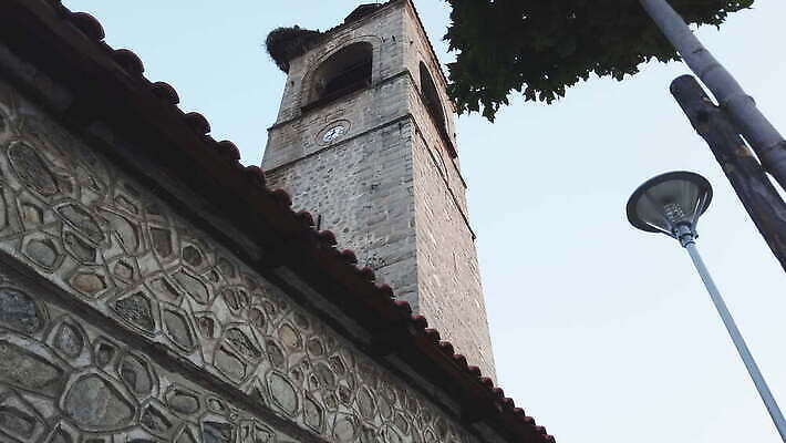 전통 외관 유럽 기독교 종교 시계 여행 십자가 건축양식 하늘 사람없음 건물 교회 여행객 걷기 탑 수확 종 시골 도시 센터 역사 지중해 신성 타운 종탑 동쪽 랜드마크 발칸반도 불가리아 신앙심 옛날 4K 반스코 MOV 해외동영상 클립영상 건축물 건축 나라 바다 농업 종교건축 모션 사람 방향 동영상 파일형식 남유럽