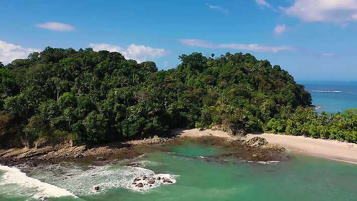 공원 모래 바다 섬 여행 자연 휴가 안테나 국립공원 사람없음 초록색 물 파란색 야자수 햇빛 미국 놀람 만 숲 열대우림 태평양 동영상 항공촬영 드론 랜드마크 코스타리카 터키석 파라다이스 4K MOV 해외동영상 클립영상 자연요소 나무 공공시설 감정 뷰포인트 컬러 북아메리카 통신 표정 태양 중앙아메리카 보석 생태계 파일형식