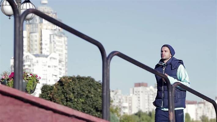 백인 라이프스타일 커플 공원 여자 남자 행복 스포츠 2 함께함 건강 한명 성인 야외 파란색 친구 달리기 조깅 운동 도시 그룹 연습 마라톤 달리기선수 주자 MP4 해외동영상 클립영상 서양인 1 공공시설 감정 컬러 컨셉 관계 모션 사람 경기 생활 육상스포츠 육상선수 동영상 파일형식