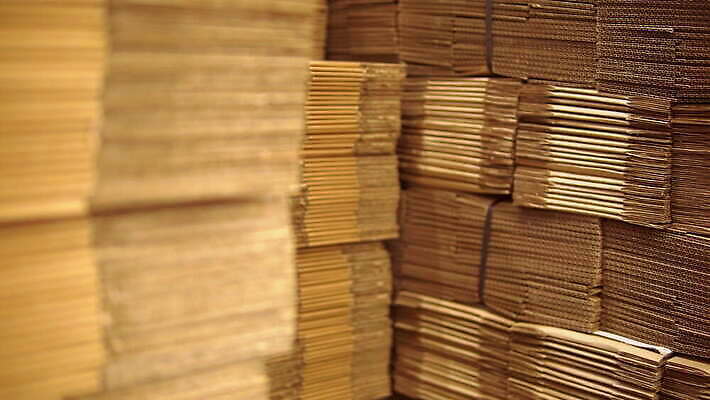 산업 종이 백그라운드 비즈니스 포장 공장 교통시설 주택 실내 사람없음 상자 화물 닫기 제조 구매 상품 주식 컨테이너 배송 창고 시설 패키지 수납 소매 짐싸기 판지 전송 분배 비어있는 4K MOV 해외동영상 클립영상 교통 공업 모션 내부 건물 금융 쇼핑 운송업 동영상 파일형식