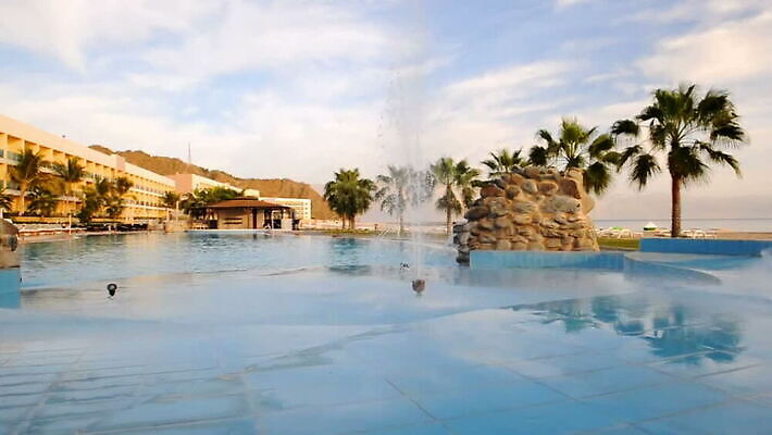 디자인 아시아 바다 여행 비즈니스 건축양식 하늘 호텔 휴가 손바닥 풍경 사람없음 건물 물 탑 고층빌딩 궁전 도시 만 고급 도심 큼 쇼핑몰 당구 휴양지 동쪽 아랍에미리트 두바이 랜드마크 아랍어 MOV 해외동영상 클립영상 자연요소 건축물 손 건축 나라 컨셉 고건축 중동 숙소 빌딩 구기 장소 크기 방향 동영상 파일형식