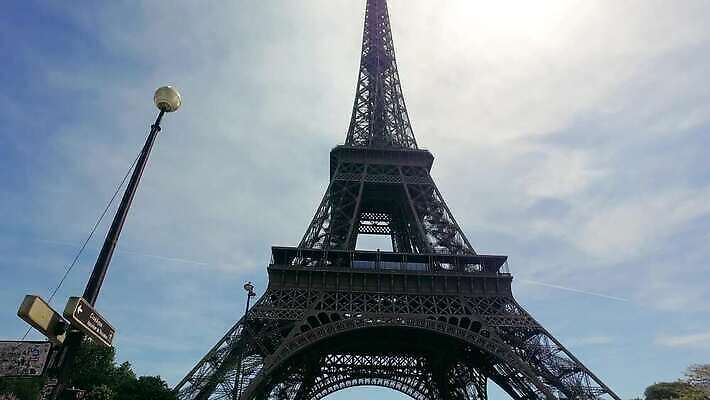 구름 외관 유럽 여행 건축양식 하늘 휴가 사람없음 건물 세계 태양 여행객 일출 탑 금속 낭만 프랑스 도시 역사 큼 철 심볼 천연기념물 프랑스어 랜드마크 수도권 철강 파리(프랑스) 4K MP4 해외동영상 클립영상 자연요소 문자 건축물 건축 나라 컨셉 재질 사람 노을 크기 지역 동영상 파일형식