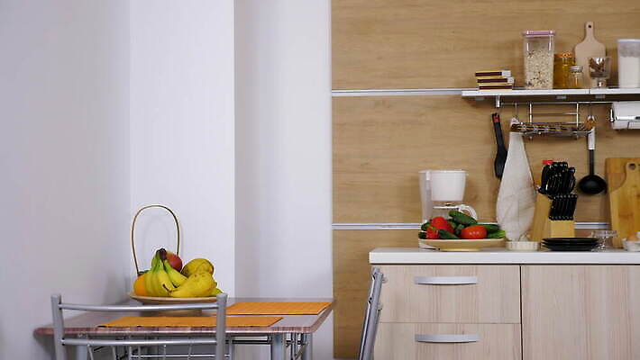 라이프스타일 컬러 가구 거실 의자 건축양식 창문 탁자 새로움 바닥 아파트 주택 실내 사람없음 내부 건물 장식 빛 인테리어 주방 식사 방 흰색 재산 플랫 고급 오븐 계산대 리빙 진짜 스타일 비어있는 4K MOV 해외동영상 클립영상 건축물 디자인 건축 생활용품 컨셉 생활 금융 가전제품 동영상 파일형식