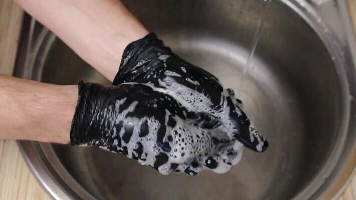 손 여자 장갑 백그라운드 신체 손가락 실내 건강 손바닥 사람 물 뷰티 청결 거품 젖음 욕실 흰색 액체 붓기 바이러스 떨어짐 보호 위생 빨래 피부 순수 싱크대 화장실 대야 박테리아 돌봄 소독 위생관리 스플래쉬 코로나바이러스 MOV 해외동영상 클립영상 자연요소 잡화 컬러 컨셉 가사 의학 모션 관리 내부 신체부위 개수대 동영상 파일형식