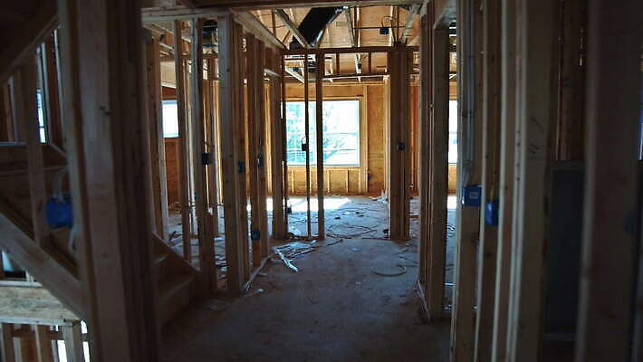 디자인 외관 산업 벽 건축양식 창문 하늘 지붕 부동산 주택 프레임 사람없음 건물 목재 건설현장 재산 수리 널 건축가 천 아래 목공예 뼈대 반대 잡동사니 개발 복원 리모델링 진짜 프로젝트 합판 4K MOV 해외동영상 클립영상 나무 직업 건축물 건축 재료 건설업 금융 직물 공예 방향 위치 동영상 파일형식