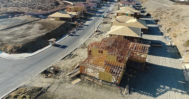 산업 부동산 새로움 주택 안테나 사람없음 건물 건설현장 땅 머리위 먼지 이웃 항공촬영 개발 4K MP4 해외동영상 클립영상 건축물 뷰포인트 컨셉 통신 건설업 재산 동영상 파일형식