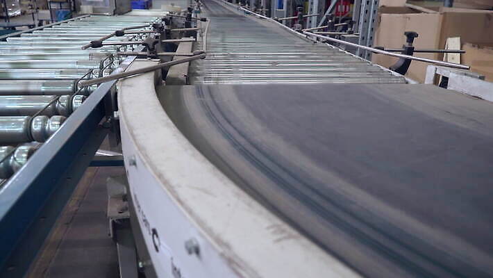 산업 선 교통시설 모션 실내 사람없음 기계 장비 화물 보호 상품 창고 치수 온라인쇼핑 수납 짐싸기 전송 방법 분배 자동화 줄서기 공급 4K MOV 해외동영상 클립영상 교통 컨셉 내부 쇼핑 운송업 시설 온라인 동영상 파일형식