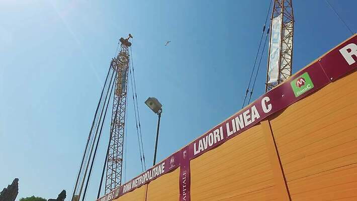 디자인 산업 벽 비즈니스 건축양식 하늘 새로움 주택 직장 사람없음 야외 건물 고층빌딩 이탈리아 장비 성장 도시 업무 전철 로마 땅 기중기 지역 콜로세움 타운 공학 발판 진행 개발 복원 설치 철강 프로젝트 4K MP4 해외동영상 클립영상 건축물 교육 건축 유럽 육상교통 컨셉 회사 대중교통 빌딩 작업 중장비 동영상 파일형식