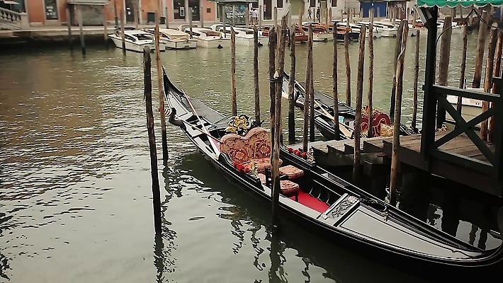 유럽 여행 건축양식 교통시설 휴가 사람 풍경 사람없음 건물 물 관광지 강 도시풍경 성당 교회 여행객 이탈리아 낭만 도시 보트 역사 곤돌라 이탈리아문화 광장 운하 베네치아 구시가지 랜드마크 르네상스 명승지 옛날 4K MP4 해외동영상 클립영상 자연요소 건축물 건축 나라 교통 컨셉 종교건축 배 시설 동영상 유럽문화 선박 파일형식