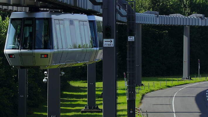 디자인 산업 도로 여행 이동 의자 창문 교통시설 자동차 비행기 독일 사람 사람없음 뒷모습 금속 장비 기차 화물 도시 공항 승객 방법 터미널 많음 안락 4K MOV 해외동영상 클립영상 유럽 길 육상교통 뷰포인트 가구 교통 컨셉 항공교통 재질 대중교통 운송업 시설 동영상 파일형식