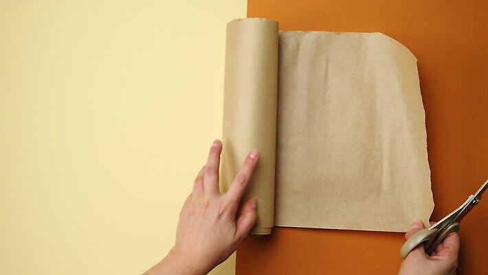 백인 손 여자 종이 조각 포장 새로움 요리 갈색 공백 재활용 빵집 덮개 잡기 두루마리 자르기 굽기 준비 패키지 시트 밀랍 얇은 양피지 옛날 포장소품 비어있는 4K MOV 해외동영상 클립영상 서양인 컬러 컨셉 모션 사람 신체부위 상점 뚜껑 구이 오브젝트 친환경 동영상 포장재료 파일형식