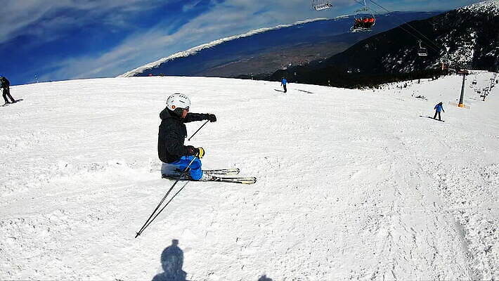 나무 남자 스포츠 조각 겨울 모션 놀이 하늘 휴가 스키 미소 경사 우주 맑음 흰색 신선 가루 속도 역동적 회전 장면 스키선수 분무기 느림 무임승차 불가리아 울퉁불퉁 눈내림 반스코 MOV 해외동영상 클립영상 식물 계절 컬러 컨셉 날씨 겨울스포츠 운동선수 눈_날씨 표정 사람 승차 동영상 파일형식 남유럽
