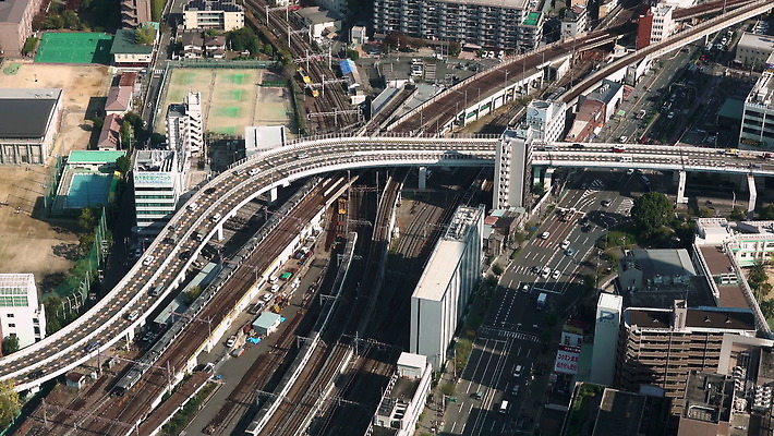 아시아 도로 교통수단 여행 자동차 버스 안테나 동양인 사람없음 도시풍경 일본 고층빌딩 기차 도시 고속도로 시티라이프 대도시 스카이라인 랜드마크 오사카 조감도 4K 설정숏 MOV 해외동영상 클립영상 라이프스타일 나라 길 육상교통 교통 통신 교통시설 대중교통 촬영기법 인종 풍경 빌딩 동영상 파일형식