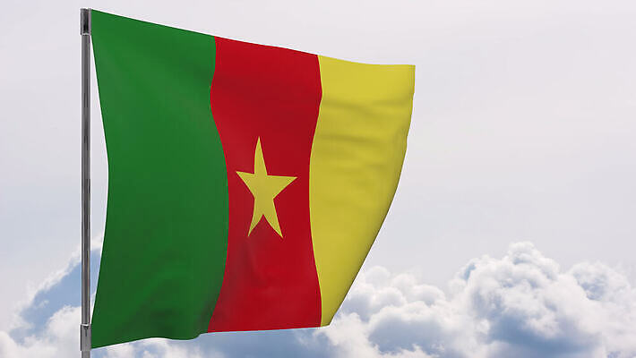 배너 물결 백그라운드 하늘 바람 사람없음 파란색 흰색 깃발 깃대 봉 애국심 전국 카메룬 4K MOV 해외동영상 클립영상 자연요소 컬러 아프리카 날씨 동영상 파일형식