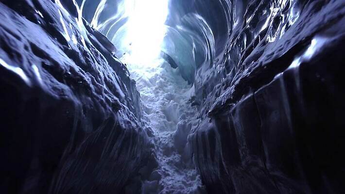 유럽 호수 벽 여행 겨울 자연 하늘 출입구 산 아이슬란드 사람없음 야외 물 파란색 빛 냉동 얼음 추위 흰색 틈 터널 동굴 빙하 서리 오르기 빙산 북쪽 내추럴 웅장함 카자흐스탄 주도 4K 알마티 MP4 해외동영상 클립영상 자연요소 계절 나라 아시아 길 컬러 모션 예절 방향 생태계 동영상 파일형식