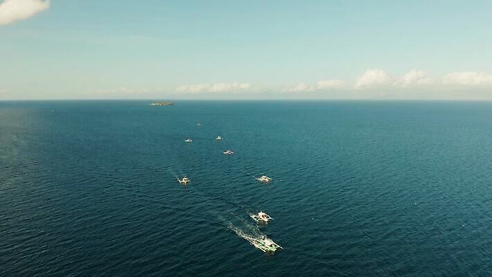 전통 아시아 바다 섬 여행 자연 하늘 휴가 사람없음 물 파란색 맑음 보트 휴양지 석호 이국적 터키석 파라다이스 필리핀사람 4K MOV 해외동영상 클립영상 자연요소 나라 컬러 배_교통 날씨 장소 보석 생태계 동영상 파일형식