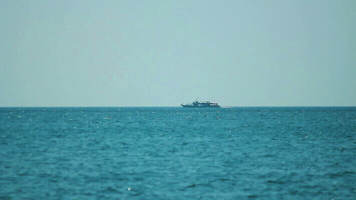 산업 바다 여행 비즈니스 하늘 항해 사람없음 물 파란색 글로벌 금속 항구 거래 에너지 화물 액체 스페인 휘발유 큼 지중해 방향 철 배송 함선 연료 수납 닻 적재 분배 유조선 MOV 해외동영상 클립영상 자연요소 유럽 컬러 배_교통 교통시설 재질 운송업 석유 크기 동영상 파일형식