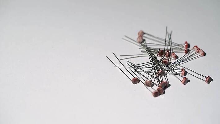 디자인 교육 과학 백그라운드 사람없음 빛 컴퓨터 디지털 흰색 그룹 회로판 순환 하이테크 반도체 전자 반항 혁명 고립 관리자 센서 엘리먼트 프로그래밍 프로젝트 하드웨어 광학 4K MOV 해외동영상 AI_인공지능 클립영상 컬러 컨셉 모션 기술 전자제품 작업 동영상 개발 파일형식