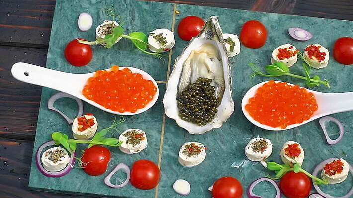 음식 컬러 오렌지 자연 건강 어류 요리 사람없음 빨간색 초록색 파티 식당 식사 저녁식사 신선 황금 고급 우아함 맛 아침식사 상품 해산물 메뉴 연어 내추럴 절임 정물화 캐비아 프리미엄 맛있는 MOV 해외동영상 클립영상 컨셉 과일 식재료 이벤트 상점 수중동물 그림 생태계 동영상 파일형식