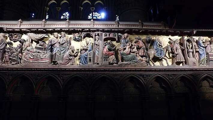 외관 종교 문화 조각 건축양식 사람없음 건물 성당 교회 문 천주교 프랑스 예수 중세 역사 메인 묘사 아치 대문 프랑스어 고딕 랜드마크 바실리카 옛날 웅장함 파리(프랑스) 4K MP4 해외동영상 클립영상 문자 건축물 건축 유럽 종교건축 신_종교 동영상 파일형식