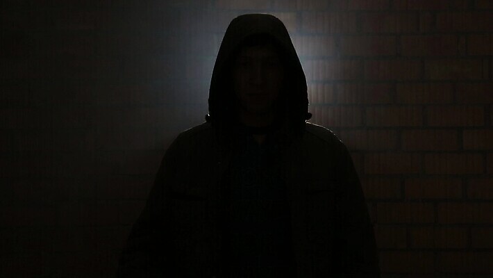 1 남자 실루엣 2 거리 사람없음 숫자 검은색 어둠 덮개 잡기 도시 폭력 칼날 범죄 칼 유령 야간 저녁 위험 공격 도둑 절도 오르기 날카로움 법 살인 숨김 단검 나쁜 빈민가 살인범 MOV 해외동영상 클립영상 자연요소 문자 무기 컬러 컨셉 모션 촬영기법 사람 뚜껑 검 범죄인 사회이슈 동영상 파일형식