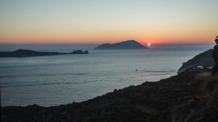 유럽 문화 여행 건축양식 하늘 이스탄불 뿔 안테나 사람없음 건물 도시풍경 여행객 탑 도시 역사 황금 스카이라인 칠면조 항공촬영 랜드마크 옛날 조감도 콘스탄티노플 4K 설정숏 MOV 튀르키예 해외동영상 클립영상 건축물 건축 나라 아시아 뷰포인트 통신 조류 촬영기법 사람 풍경 동영상 파일형식