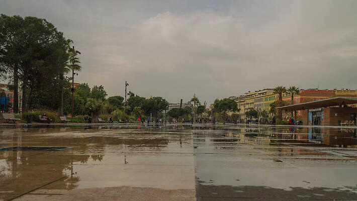 나무 공원 행복 유럽 문화 여행 건축양식 하늘 휴가 거리 사람 사람없음 야외 초록색 물 여름 도시풍경 산책로 젖음 프랑스 도시 센터 역사 도심 군중 지중해 분수 만족 정사각형 일반 프랑스어 인기 프로방스 4K 타임랩스 MOV 해외동영상 클립영상 자연요소 도형 식물 문자 계절 공공시설 건축 감정 나라 길 바다 컬러 촬영기법 풍경 동영상 파일형식