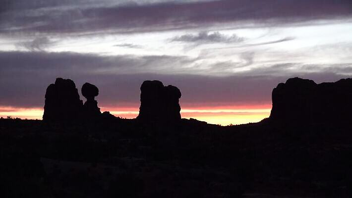 공원 오렌지 창문 아침 액자틀 파노라마 풍경 사람없음 야외 빛 햇빛 태양 노란색 일출 골짜기 일몰 새벽 활발 펼침 사막 광선 달 바위 오브젝트 아치 빛망울 랜드마크 전국 지질학 4K MP4 해외동영상 클립영상 주간 자연요소 공공시설 교육 컬러 액자 컨셉 과일 모션 자연 촬영기법 틀 노을 돌_바위 동영상 파일형식