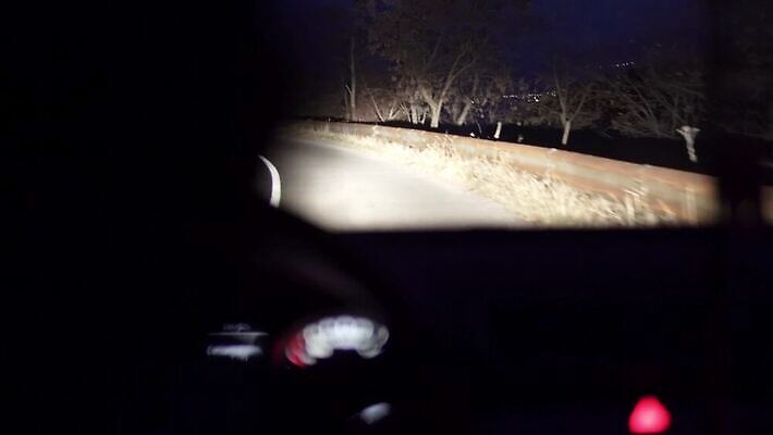 나무 도로 여행 교통시설 모션 자동차 추상 전등 조명 새로움 거리 사람없음 건물 빛 달리기 반사 문 어둠 운전 에너지 긴급 도시 고속도로 역사 야간 연결 아스팔트 속도 장면 지역 동쪽 스카이라인 계기판 과속 블러 속도계 많음 1인칭시점 4K 타임랩스 MP4 해외동영상 클립영상 자연요소 식물 건축물 시선 길 육상교통 교통 컨셉 무늬 촬영기법 방향 시설 동영상 파일형식