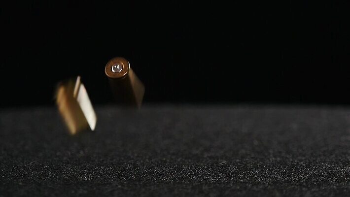 무기 백그라운드 공 안내 사람없음 금속 총 껍질 원형 폭력 그룹 떨어짐 위험 군용 전쟁 사냥 슛 육군 총알 놋쇠 총포 MP4 해외동영상 클립영상 도형 컨셉 재질 군대 사회이슈 동영상 파일형식