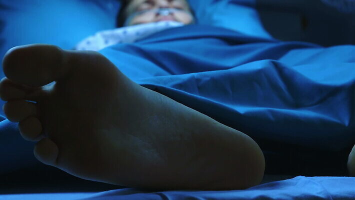 직업 손 발 건강 병원 사람 소년 사람없음 치료 약 방 장비 환자 의사 공구 하트 침대 긴급 죽음 수술 맥박 서비스 충격 외과 정의 궤 돌봄 인원 전압 헬프 MOV 해외동영상 클립영상 모양 남자 어린이 가구 의학 모션 신체부위 의료진 도구 도움 동영상 파일형식