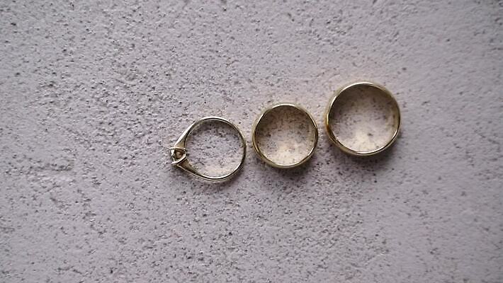 전통 커플 기념일 결혼 2 장신구 결혼식 남편 함께함 선물 사랑 사람없음 빛 금속 흰색 축하 반지 아내 쌍 황금 고급 닫기 은색 보석 심볼 오브젝트 다이아몬드 약혼 고립 백금 제안 MOV 해외동영상 클립영상 감정 컬러 컨셉 관계 모션 재질 이벤트 광석 약속 동영상 파일형식