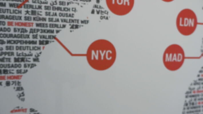 유럽 벽 컨셉 지도 캐나다 북아메리카 미술 사람없음 단어 미국 기록 도시 닫기 대륙 그림 런던 뉴욕 토론토 마드리드 서유럽 지리 4K MOV 해외동영상 클립영상 문자 나라 모션 문화예술 영국 아메리카 동영상 파일형식