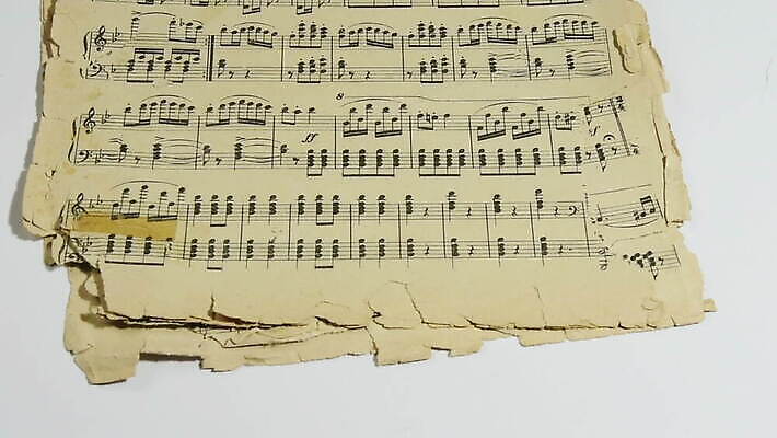 디자인 종이 줄 음악 백그라운드 음표 노래 놀이 열쇠 미술 사람없음 목재 갈색 검은색 쪽지 화목 소리 콘서트 공연 음악가 수확 골동품 흰색 기구 클래식 심볼 복고 페이지 점수 시트 오케스트라 교향곡 구성 멜로디 뮤지컬 옛날 작곡가 스타일 MOV 해외동영상 클립영상 나무 직업 기호 컬러 컨셉 농업 재료 문화예술 이벤트 악단 동영상 파일형식