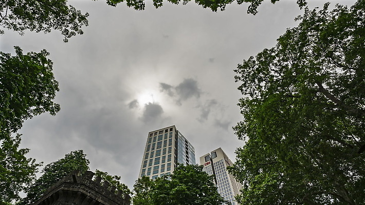 나무 구름 계절 공원 유럽 여행 백그라운드 잎 비즈니스 건축양식 교통시설 자연 하늘 독일 풍경 사람없음 야외 건물 빨간색 초록색 여름 노란색 환경 탑 정원 고층빌딩 가을 시골 도시 숲 주차 메인 스카이라인 내추럴 랜드마크 프랑크푸르트 4K 타임랩스 MOV 해외동영상 클립영상 자연요소 식물 건축물 공공시설 건축 나라 컬러 교통 촬영기법 빌딩 시설 생태계 동영상 파일형식