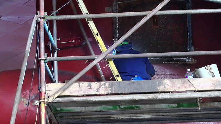 직업 손 외관 남자 산업 벽 장갑 사다리 공장 불꽃 노동자 기술 가면 성인 사람없음 파란색 빛 금속 장비 과학기술 공구 업무 작업 뜨거움 제조 보호 결합 위험 천 철 싱글 용접 용접공 철강 MOV 해외동영상 클립영상 잡화 컬러 컨셉 공업 재질 불 사람 신체부위 도구 직물 동영상 파일형식