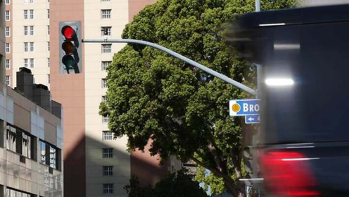 나무 접시 배너 공공시설 도로 컬러 건축양식 텍스트 교통시설 거리 간판 사람없음 건물 단어 도시풍경 기둥 도시 표지판 이름 도심 이름표 교차로 심볼 메인 신호 캘리포니아 봉 규칙 타운 주소 타이틀 로스앤젤레스 길가 브로드웨이 산티아고 4K MP4 해외동영상 클립영상 식물 문자 식기 건축물 건축 길 교통 알림판 풍경 미국 시설 동영상 파일형식