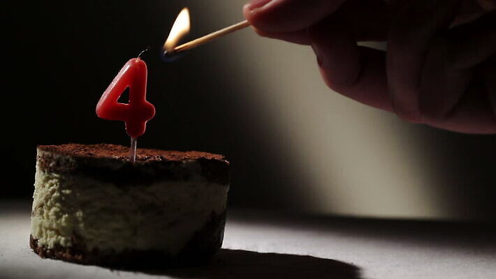 손 행복 백그라운드 불 휴가 실내 사탕 종류 빛 뷰티 숫자 케이크 검은색 어둠 수확 아기 신생아 점 생일 4 행운 유머 달콤 연도 동영상 정물화 카운트 페스츄리 티라미수 카피스페이스 HD MOV 해외동영상 스펀지케이크 클립영상 자연요소 문자 기념일 감정 빵 컬러 컨셉 농업 디저트 사람 내부 신체부위 공백 맛 그림 파일형식