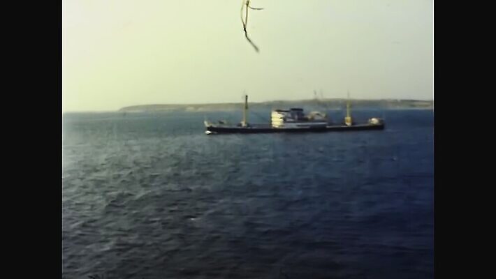 외관 바다 여행 건축양식 교통시설 이스탄불 사람없음 야외 물 여름 도시풍경 항구 수확 골동품 도시 만 거친 보트 역사 클래식 도서관 크루즈 필름 영화 향수 문서 모스크 복고 포트 영사기 칠면조 구식 보관소 보스포루스 아마추어 옛날 4K MOV 튀르키예 해외동영상 클립영상 자연요소 계절 교육 건축 아시아 교통 컨셉 농업 조류 문화예술 풍경 화장품 배 이슬람교 저장 시설 동영상 선박 파일형식