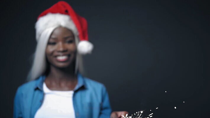 백인 모델 헤어스타일 손 배너 드레스 포즈 흑인 크리스마스 비즈니스 새해 바닥 실내 파노라마 한명 앉기 뷰티 숫자 유행 모임 덮개 흰색 고급 잡지 누드 발사 디자이너 미녀 경영자 상업 예술가 스타일리스트 헤딩 스타일 MOV 해외동영상 클립영상 서양인 직업 문자 1 옷 기념일 컬러 컨셉 모션 촬영기법 사람 내부 신체부위 간행물 축구 뚜껑 미인 리더 동영상 파일형식