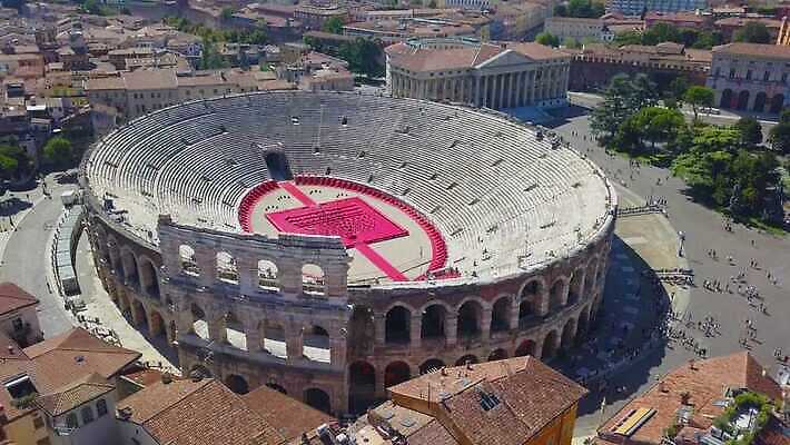 여행 백그라운드 지붕 파노라마 미술 사람없음 옆모습 가로 탑 경기장 이탈리아 콘서트 수확 골동품 발코니 원형 성 중세 역사 재산 옥상 극장 정사각형 광장 슛 장면 지역 궤도 기념물 원형경기장 천연기념물 드론 로마인 베로나 보호구역 옛날 오페라 원형극장 파멸 4K MOV 해외동영상 클립영상 도형 건축물 유럽 뷰포인트 컨셉 농업 스포츠시설 문화예술 촬영기법 인종 금융 공연 동영상 구역 파일형식 소멸