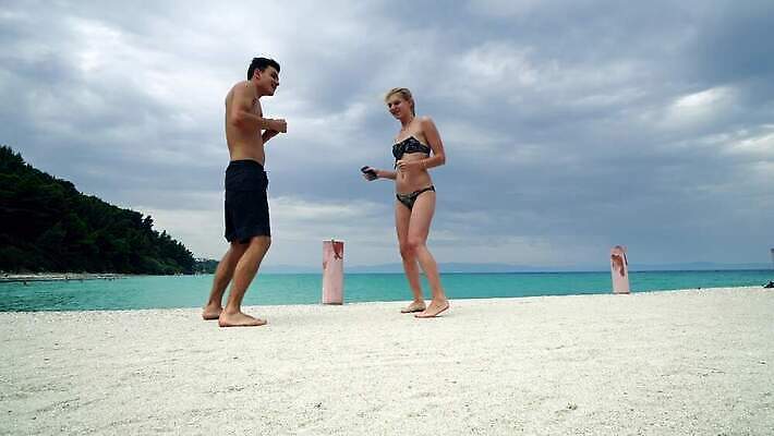 백인 라이프스타일 커플 여자 남자 행복 바다 백그라운드 2 관계 자연 휴가 함께함 건강 관리 웃음 사람 성인 야외 물 여름 햇빛 태양 기쁨 낭만 신혼여행 춤 잡기 아내 날짜 은퇴 4K MP4 해외동영상 클립영상 자연요소 서양인 계절 감정 결혼 컨셉 모션 문화예술 표정 생활 생태계 동영상 파일형식