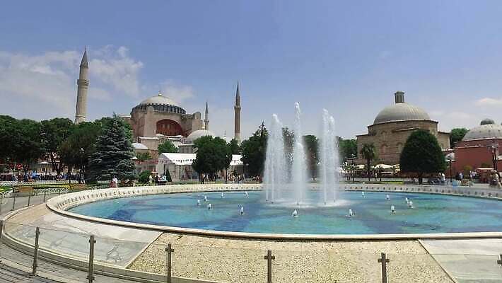 외관 유럽 종교 문화 건축양식 이스탄불 사람없음 건물 물 파란색 세계 성당 교회 여행객 일출 침묵 골동품 중앙 이슬람교 분수 호기심 그림 모스크 신성 동쪽 칠면조 바실리카 비잔틴 신앙심 제국 콘스탄티노플 4K MP4 튀르키예 해외동영상 클립영상 자연요소 건축물 건축 감정 나라 아시아 컬러 컨셉 종교건축 조류 사람 노을 소리 방향 동영상 파일형식