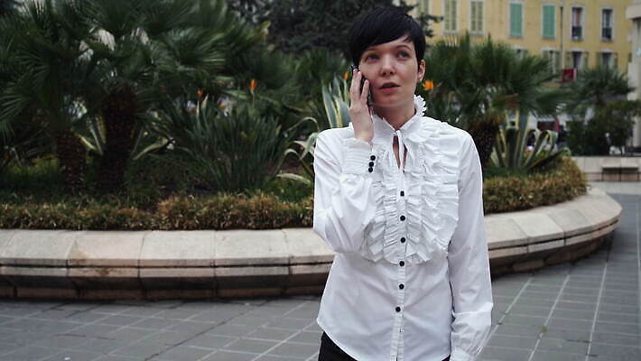 직업 1 라이프스타일 여자 셔츠 비즈니스 사업가 텍스트 통신 모바일 거리 세포 대화 한명 사람 정장 20대 스마트폰 핸드폰 독서 여행객 걷기 외침 타이핑 잡기 도시 비즈니스우먼 메시지 전화기 스마트 문자메시지 4G 4K MOV 해외동영상 클립영상 옷 컨셉 상의 모션 IT 말하기 청년 생활 전자제품 스마트기기 소리 직장인 동영상 파일형식